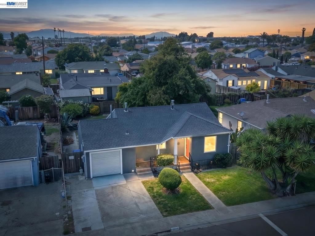2609 Macarthur Ave