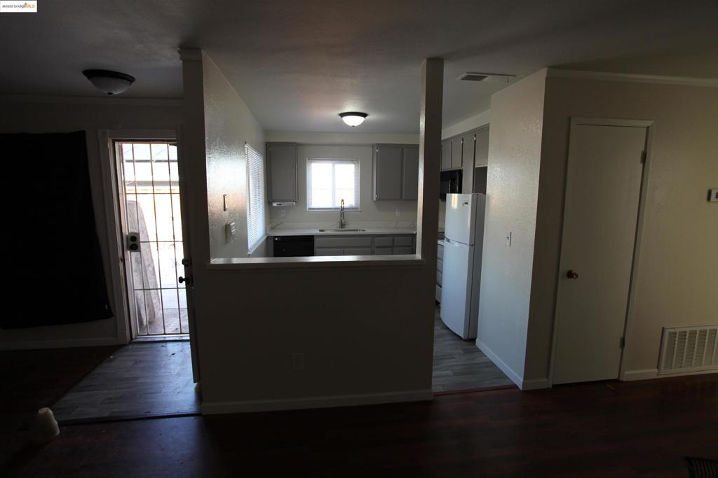 BAY POINTE - Residential Lease