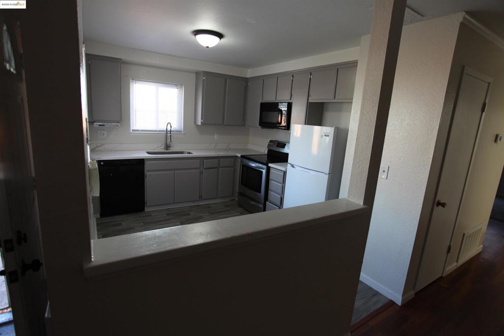 BAY POINTE - Residential Lease