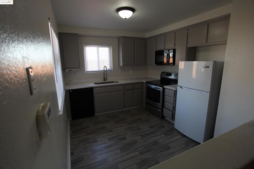 BAY POINTE - Residential Lease