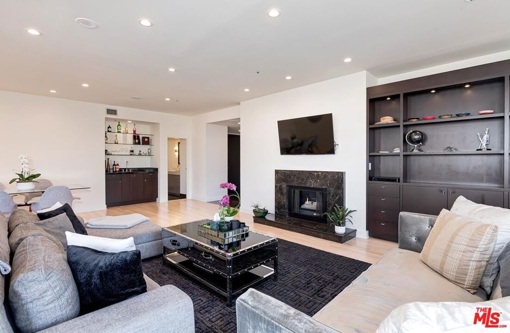 Photo of 10430 Wilshire Boulevard #803, Los Angeles, CA 90024 (MLS # 25619599)