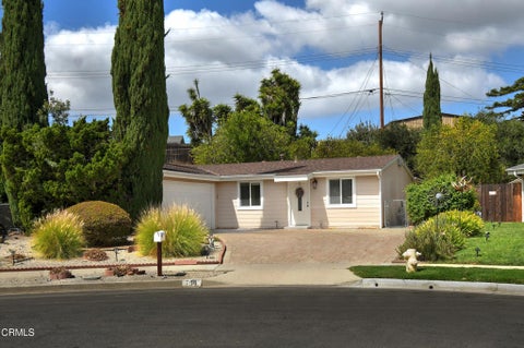 Photo of 754 Tudor Circle, Thousand Oaks, CA 91360 (MLS # V1-38915)
