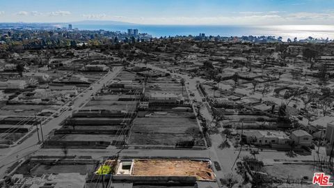 Photo of 900 Fiske Street, Pacific Palisades, CA 90272 (MLS # 25626515)