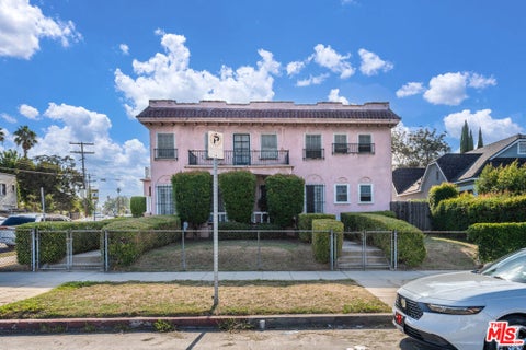 Photo of 4098 W 23rd Street, Los Angeles, CA 90018 (MLS # 26997917)