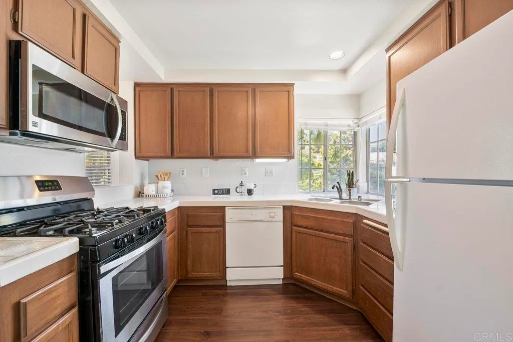 San Diego, California 92130, United States, 2 Bedrooms Bedrooms, ,2 BathroomsBathrooms,Residential,Coming Soon,232998