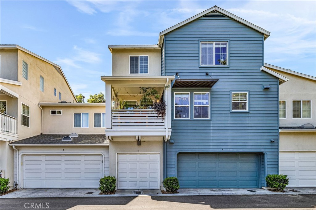 A Stunning multi-level Townhome and a Sutter Mill’s Award Winning Model 1, located at the prestigious and highly desired Ladera Ranch.
Features include: An exceptional open floor plan with vaulted ceiling throughout. Come and immediately fall in love with the impressive overall open floor plan that is very well thought of. Surrounded by many windows offering abundance of natural light and breezy air; also opens up to the balcony for plantation or seating area, a space to enjoy. Additional features include: The 2 master bedrooms ensuite to full bathrooms, both on the 3rd level. Bedrooms are stand alone and not touching neighbor’s wall. Extra loft could be an office or guest’s bed area. This welcoming home opens to a huge living room area next to a gas fireplace, a recently make over kitchen and dining room right next to the balcony. The tacked in loft/office or guest bed area overlooks the view of the surrounding natural hills/mountain and greenbelt. Stairs are recently upgraded with brand new Vinyl flooring. Direct inside access to the spacious Tandem (2 car) garage with plenty of storage room; and EV connection/installed inside garage. This unit is next to Trail Head. Ladera Ranch offers an Award winning schools and easy access to Terramor Aquatic Center, Skate Park, Paseo Trail, Boreal Plunge, community pools/spas, clubhouses, and more. Close to shopping centers, Churches, Restaurants, Award winning schools, Hospitals, Theatre, FWY access, etc. Come and enjoy the Ladera Ranch Lifestyle! The HOA covers the high speed internet and many more amenities such as multiple association resort style pools, multiple amazing parks, a water park and dog parks, skate & bike park. Multiple walking and bike trails everywhere! So many Fun entertainment and enjoyable community events throughout the year! A Must See! Turn key! SUBMIT All OFFERS.