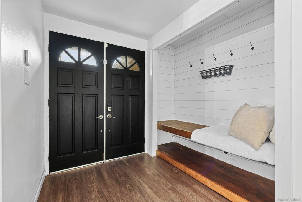 320 E Palommar Street