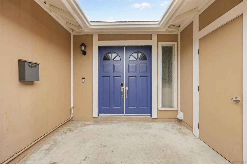 320 E Palommar Street