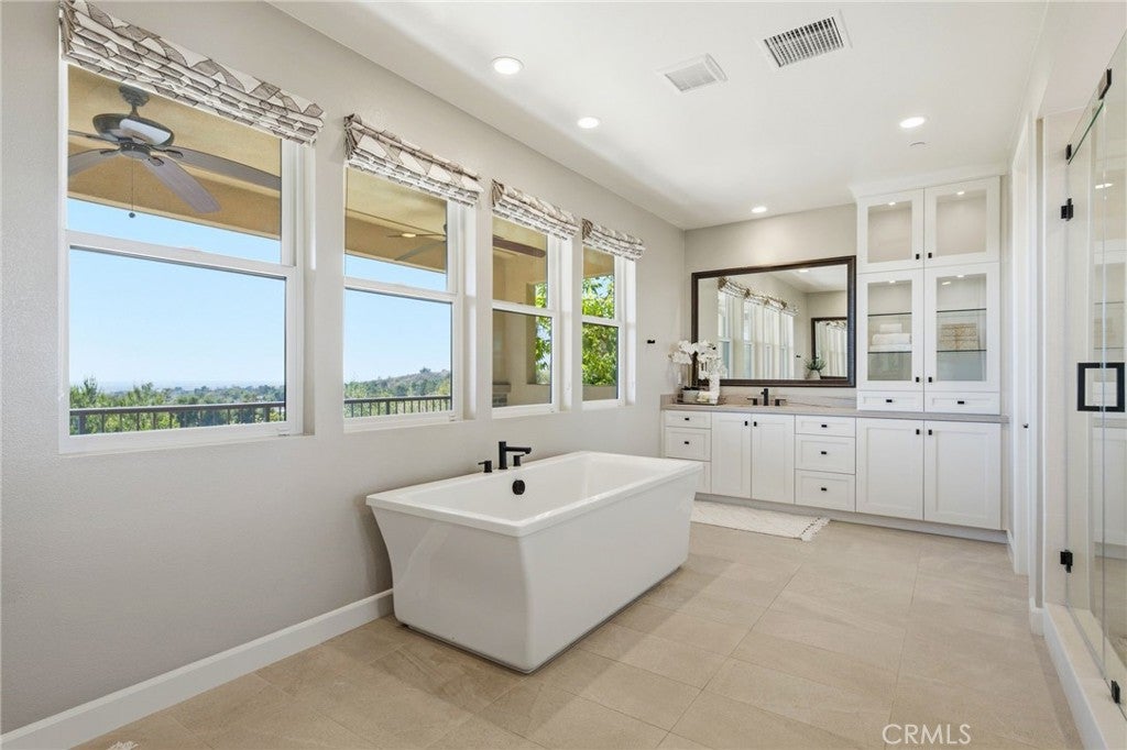 17 Ponte, Lake Forest CA 92630 - Photo 35