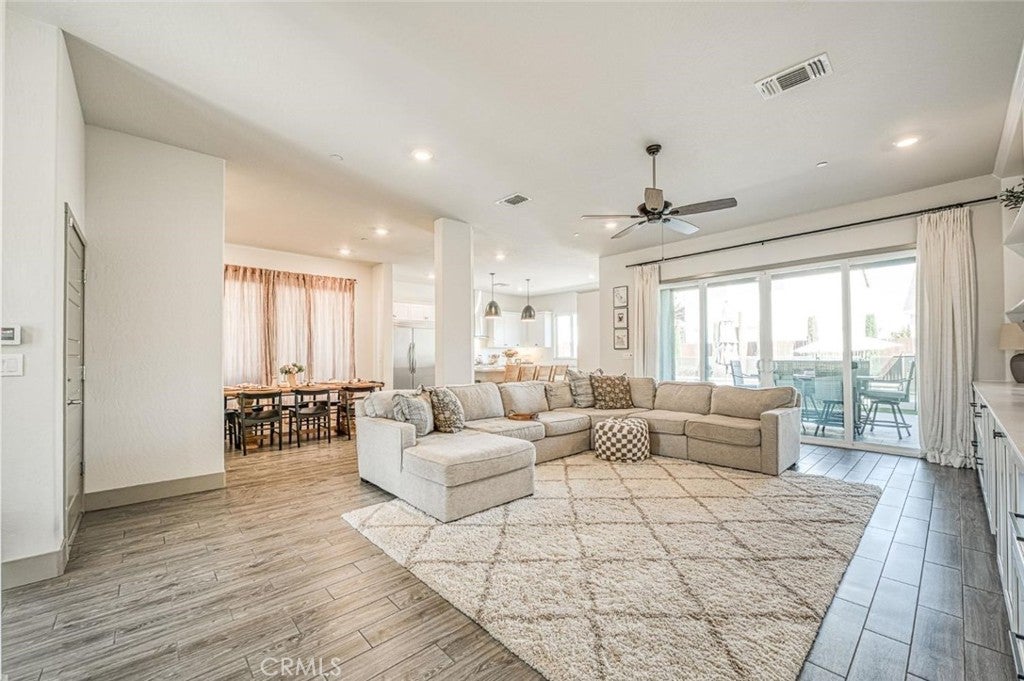Properties 4 6334 E Garland