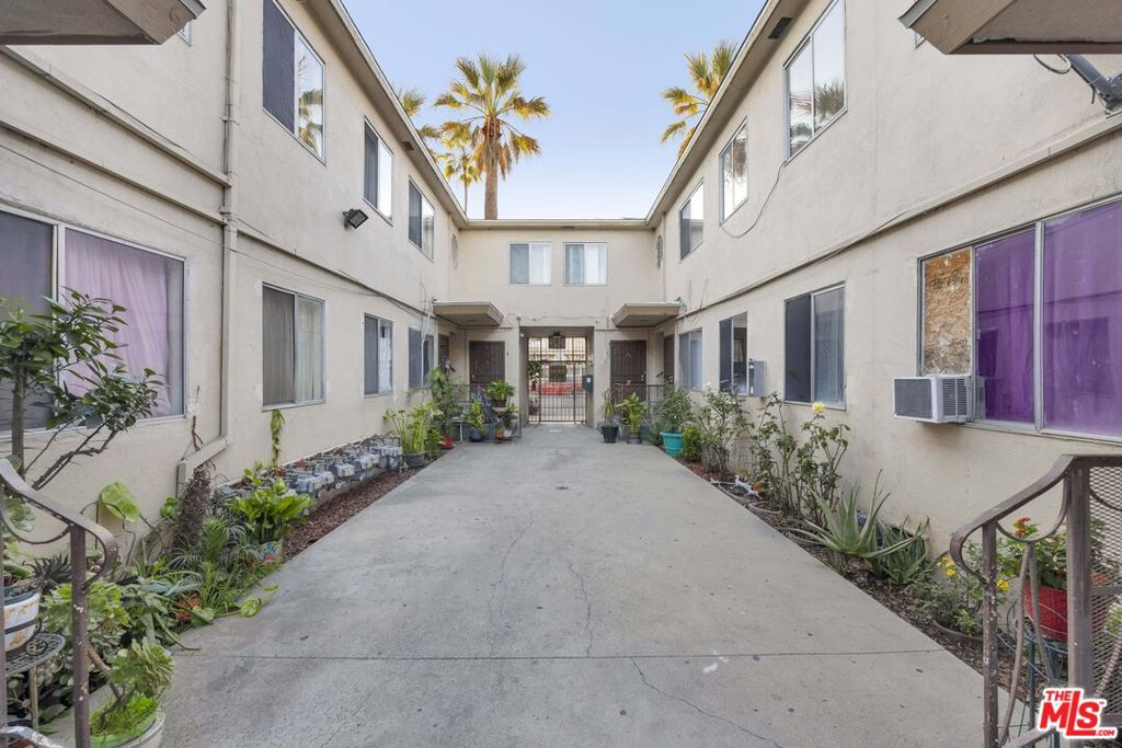 8118 S Western Avenue