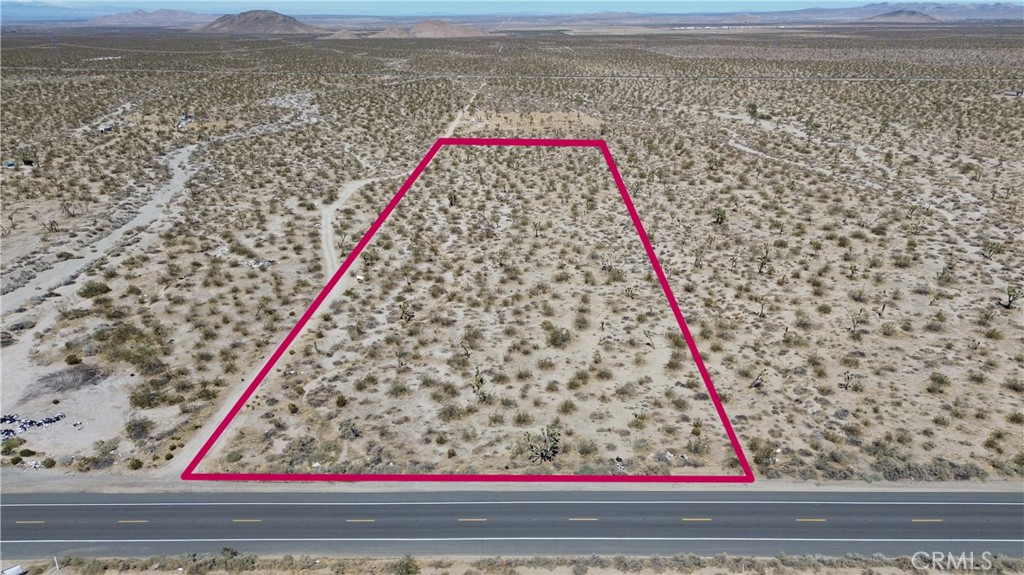 Great investment opportunity in Palmdale, CA.
This 7.35 acre vacant land lot is in a prime location next to Pearblossom Highway leading to Palmdale and the high desert areas such as Pinon Hills, Victorville, Hesperia, and Adelanto. The property is currently zoned for Heavy Agriculture under LA County. Nearby major employers include Snowline Joint Unified School District, the San Bernardino County Sheriff’s Department, and Mountain High Ski Resort.
Be advised that all property information is deemed reliable. Buyer is advised to verify all information provided.