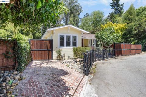 Photo of 2521 Pleasant St, Oakland, CA 94602 (MLS # 41140687)