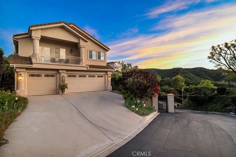 Photo of 22420 Pinewood Court, Calabasas, CA 91302 (MLS # SR26064016)