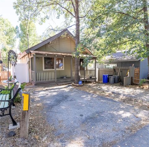 Photo of 32905 Chipmunk Lane, Arrowbear, CA 92382 (MLS # DW25235905)