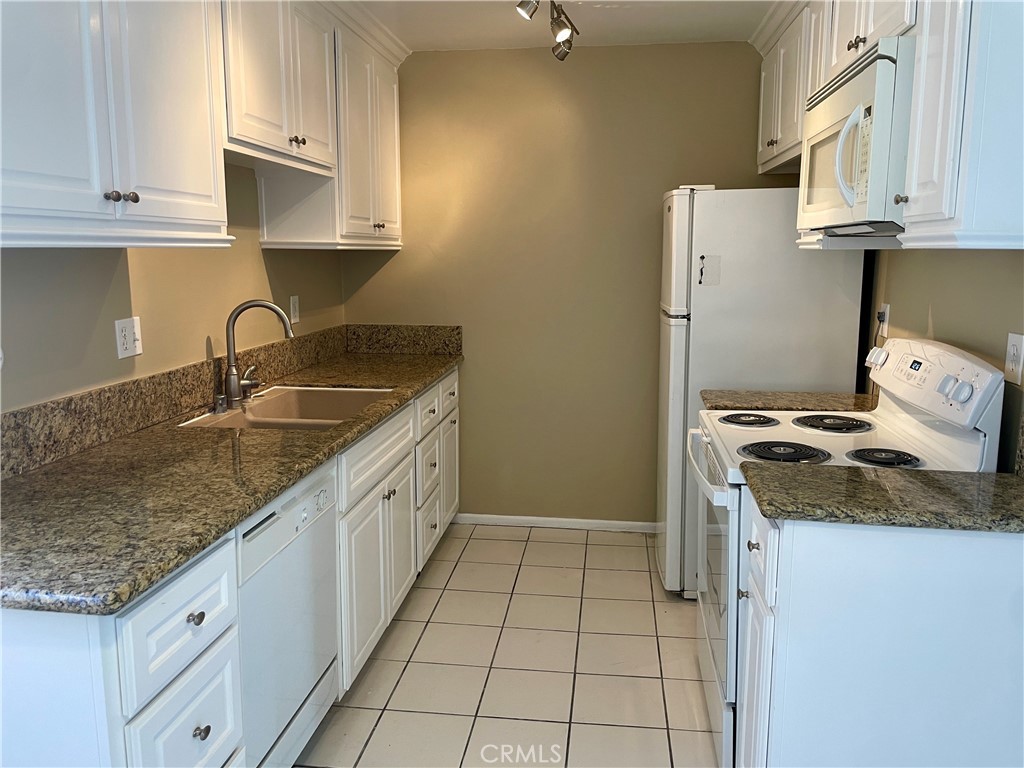 1000 W Macarthur Boulevard 87