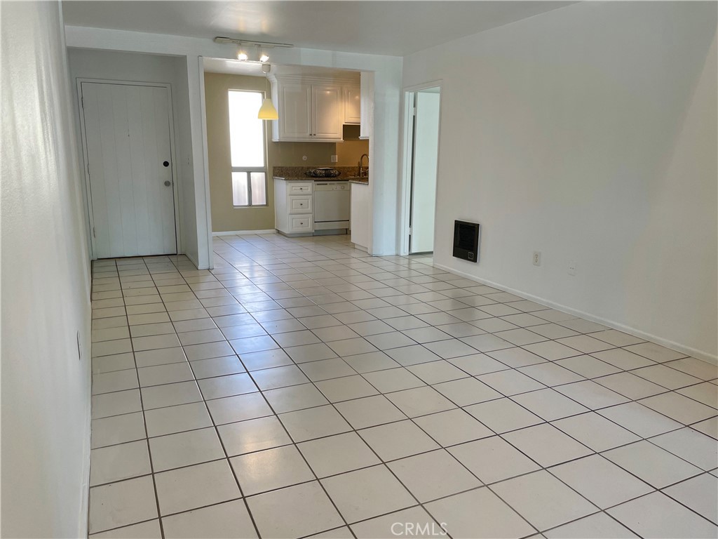 1000 W Macarthur Boulevard 87