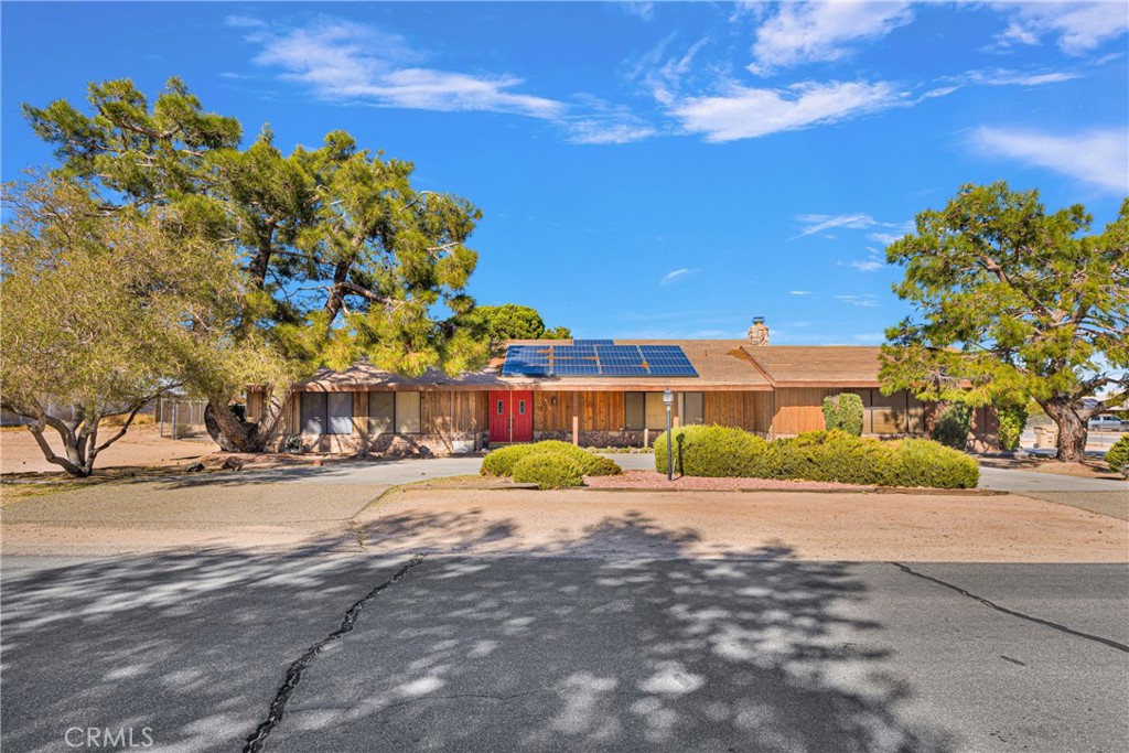 Charming 3-Bedroom, 2-Bath Home on the Mesa. Kitchen opens up to the living room and family room. Stainless steel appliances are included in the sale. Enjoy a beautiful rock fireplace with a gas insert for those chilly evenings. Cental air along with a new evaporative cooler. Ceiling fans throughout the home Master bedroom with a large walk-in closet. Oversized 2-car garage with plenty of room for storage.
Circular driveway providing easy access and additional parking space.
Leased solar.