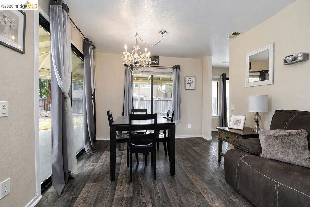 34 Nightingale Ct