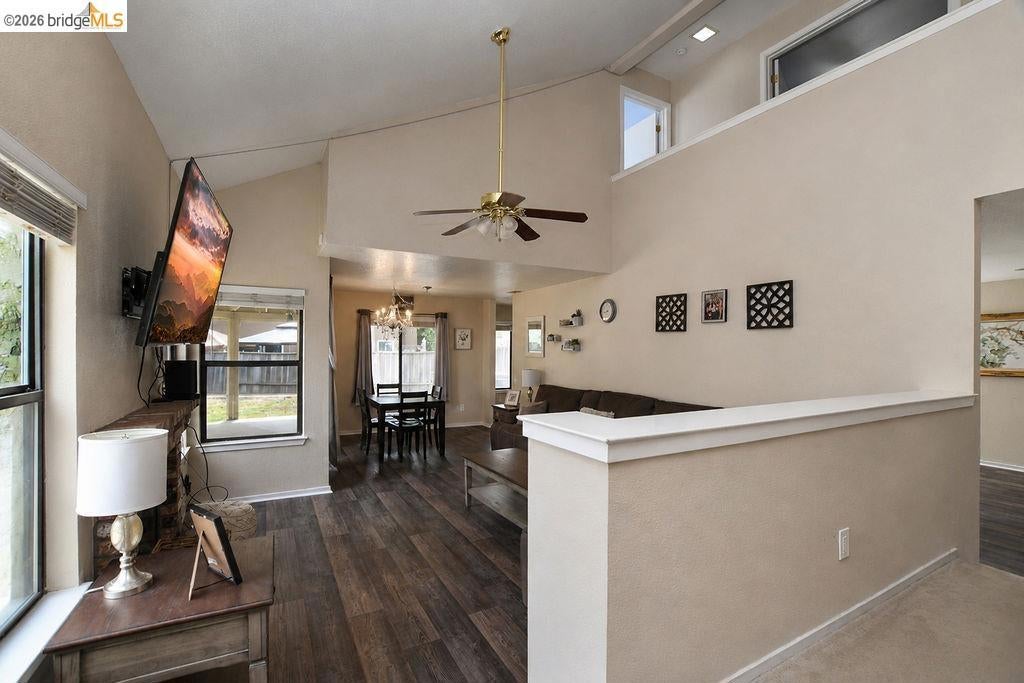 34 Nightingale Ct