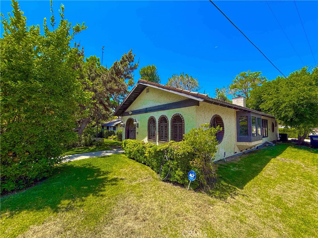 Properties 2 241 W Avocado Crest Road
