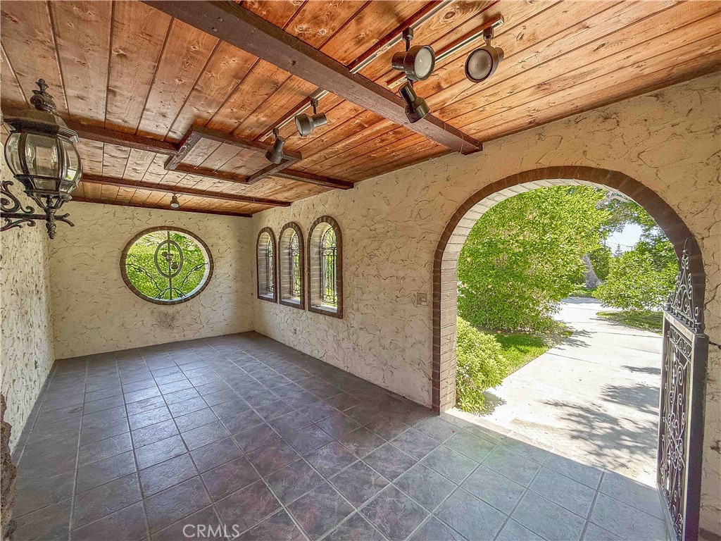 Properties 4 241 W Avocado Crest Road