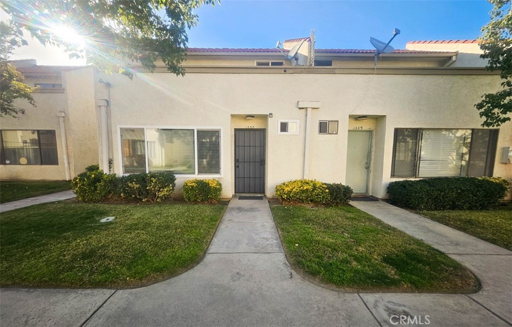 1337 W Latham