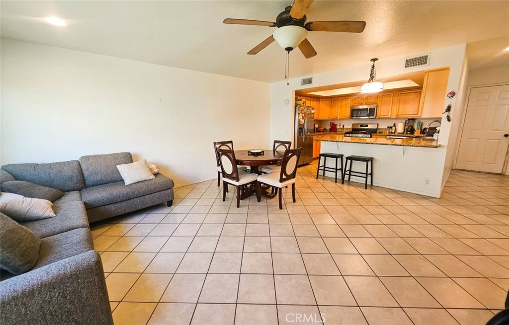 1337 W Latham