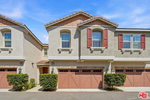 Photo of 22077 Barrington Way, Santa Clarita, CA 91350 (MLS # 26103821)