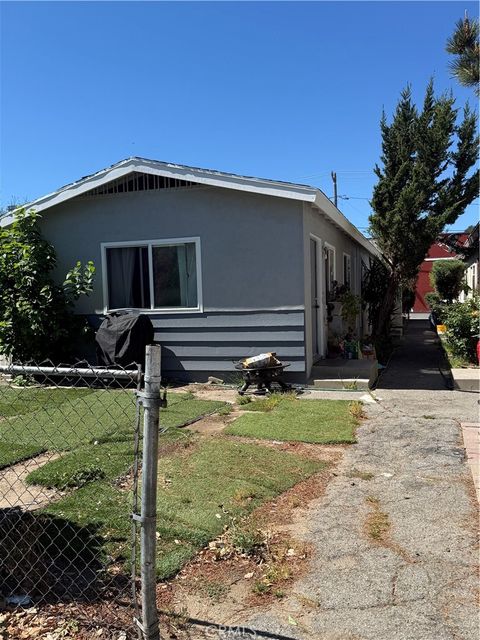 Photo of 24047 Arch Street, Newhall, CA 91321 (MLS # SR26079376)