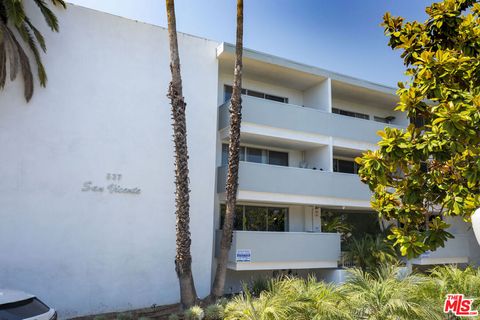 Photo of 537 San Vicente Boulevard, Santa Monica, CA 90402 (MLS # 26640487)