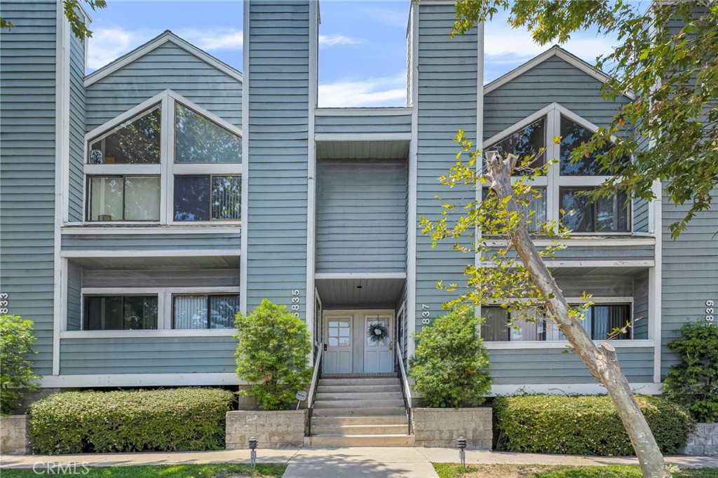 This beautifully updated two-story townhome offers nearly 1,350 sq ft of light-filled living space with soaring ceilings, recessed lighting, and a thoughtful layout designed for both comfort and style. A private entrance opens to a spacious foyer and a modern kitchen featuring white shaker cabinets, marble-like quartz countertops, and stainless-steel appliances including a built-in gas range with hood, gas wall oven, dishwasher, and refrigerator. The adjoining breakfast nook leads to a charming front-facing balcony, while the formal dining room and living room are connected by a unique center atrium accessible from both spaces. The living room boasts a gas fireplace, sliding glass doors to a rear balcony, and direct access to the private, fenced backyard—a blank canvas ready for landscaping, a patio, or both. Upstairs, the primary suite impresses with cathedral ceilings, a raised gas fireplace, wall-to-wall mirrored wardrobe, and a full en-suite bath with updated dual-sink vanity. The secondary bedroom also features cathedral ceilings and a mirrored wardrobe, with an updated full hall bath and side-by-side laundry closet conveniently located between the two rooms. Additional highlights include two tandem parking spaces in the gated subterranean garage, plus community amenities such as a pool and spa within a boutique collection of just 24 townhomes. Ideally situated in Tarzana near Ventura Boulevard’s eclectic mix of dining, shopping, and cafés, this home offers quick access to the 101 Freeway and popular outdoor spots like Tarzana Recreation Center. Assigned to highly rated Gaspar De Portola Middle School, this residence delivers a rare blend of stylish upgrades, outdoor living, and everyday convenience.