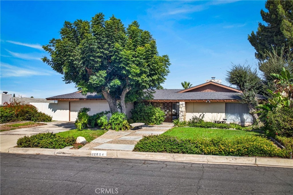 22864 Minona Drive
