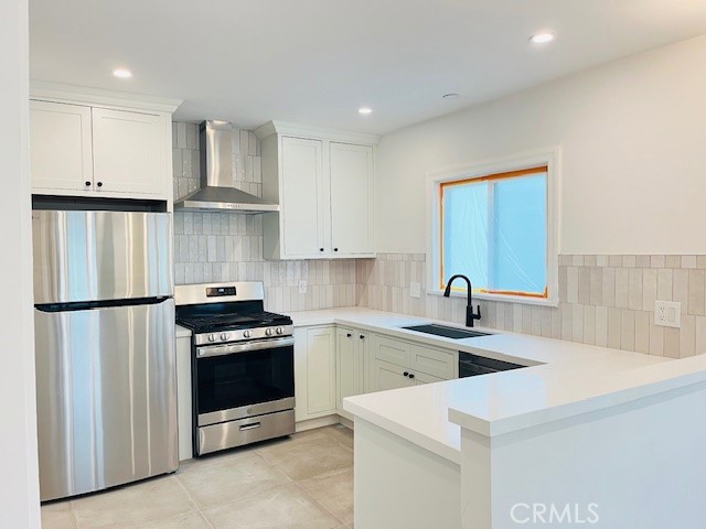 Rare opportunity to rent this 2 Bedroom 1.5 bath town home style unit in a booming area of Los Angeles. This Completely remodeled unit encompasses a sun filled downstairs living area featuring an open living room, dining area and new kitchen with range, dishwasher and quartz counters. 1/2 bath and laundry room with side by side washer/dryer makes the downstairs complete, open and inviting. Upstairs are 2 generously sized bedrooms and full bath. Beautiful light hardwood floors and detail makes for the perfect central place to live in Los Angeles. Amazing central location on a super clean property. Available immediately! Hurry this won't last long!