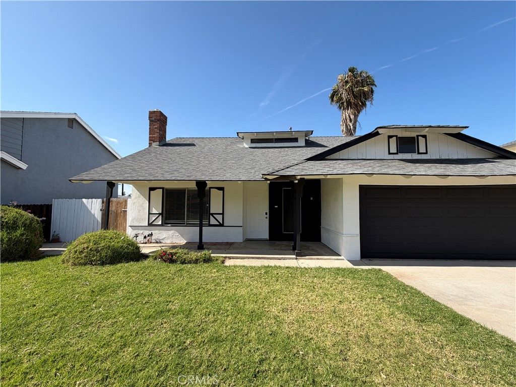 Photo of 385 Burr Street, Corona, CA 92882 (MLS # CV26106584)