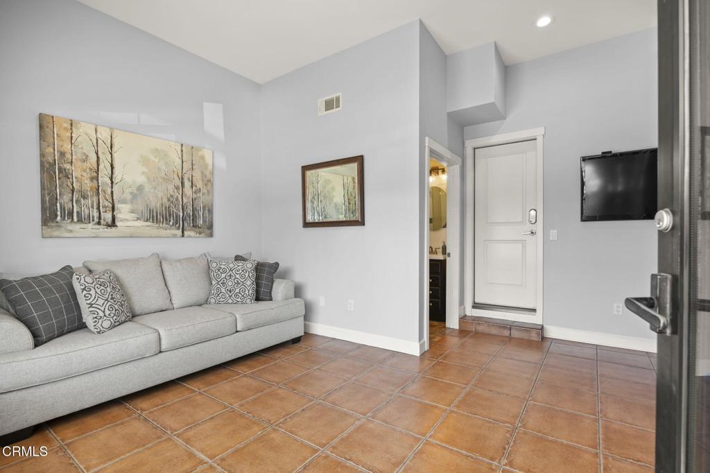 793 E Santa Clara Street 10