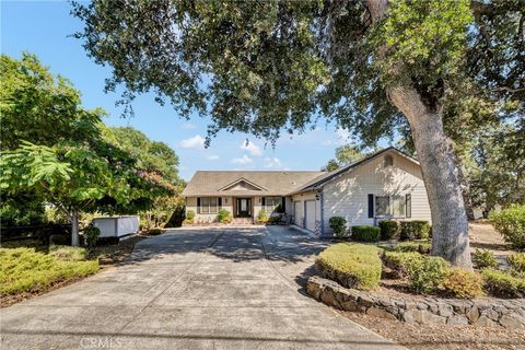 Photo of 17120 Knollview Drive, Hidden Valley Lake, CA 95467 (MLS # LC26045594)