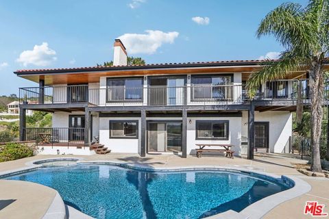 Photo of 1821 Calle Petaluma, Thousand Oaks, CA 91360 (MLS # 26795759)