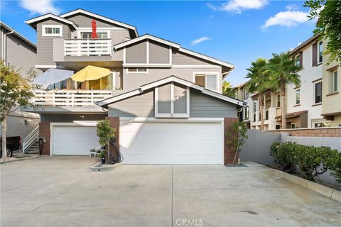 Photo of 19172 Holly Lane #D, Huntington Beach, CA 92648 (MLS # OC25247483) Photo of 19172 Holly Lane #D, Huntington Beach, CA 92648 (MLS # OC25247483)