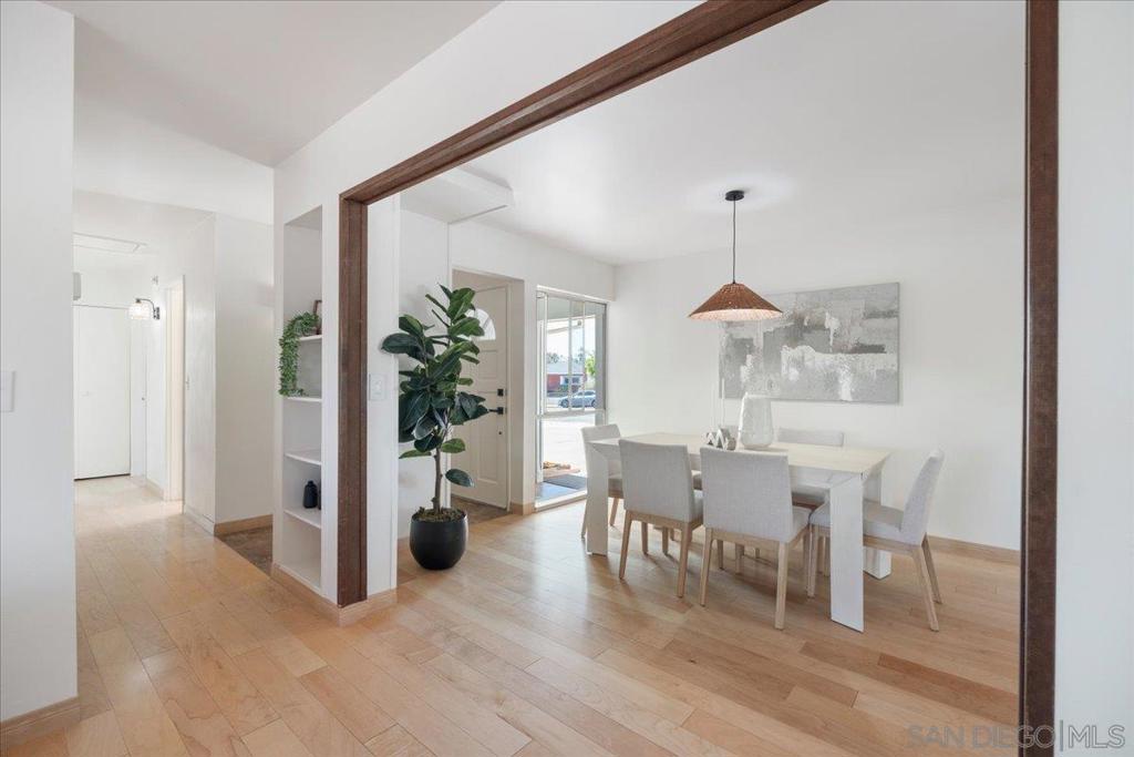 448 W Redondo