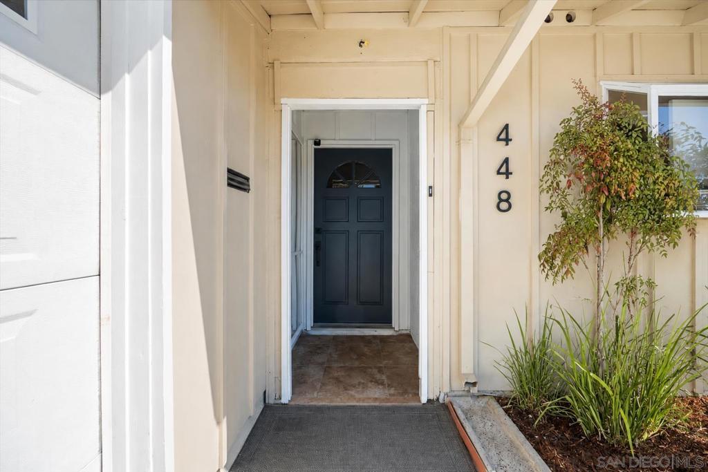 448 W Redondo