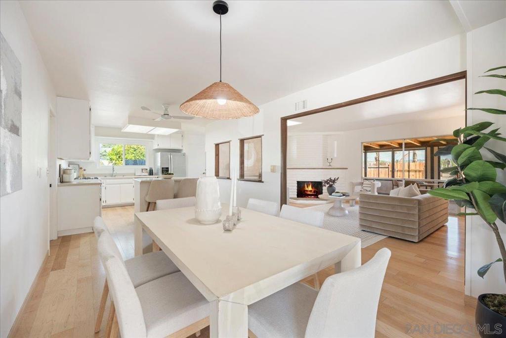 448 W Redondo