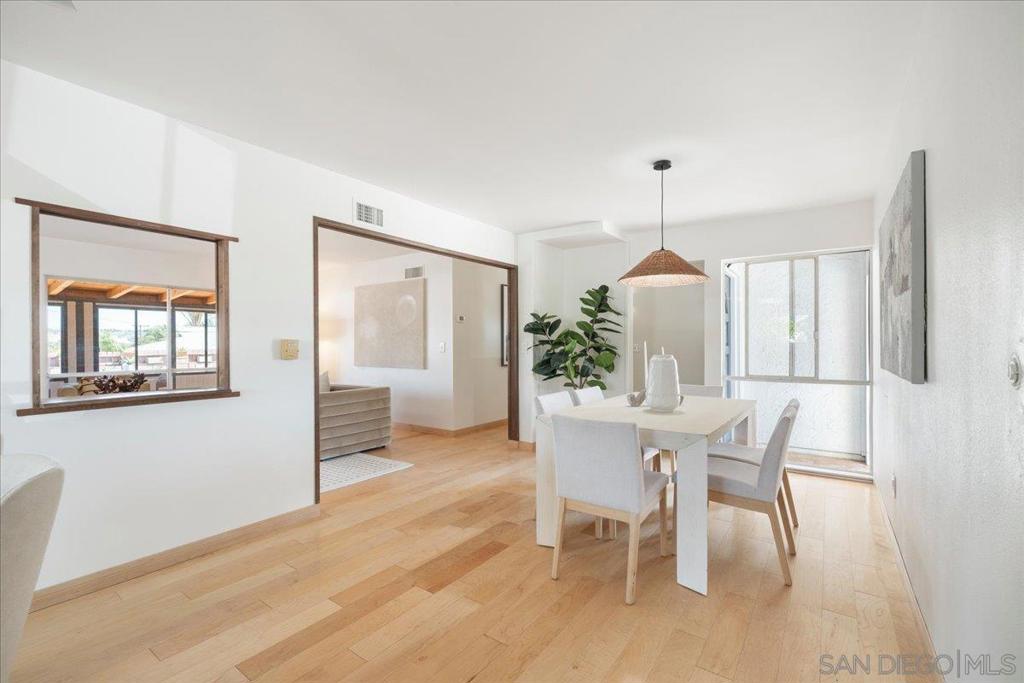 448 W Redondo