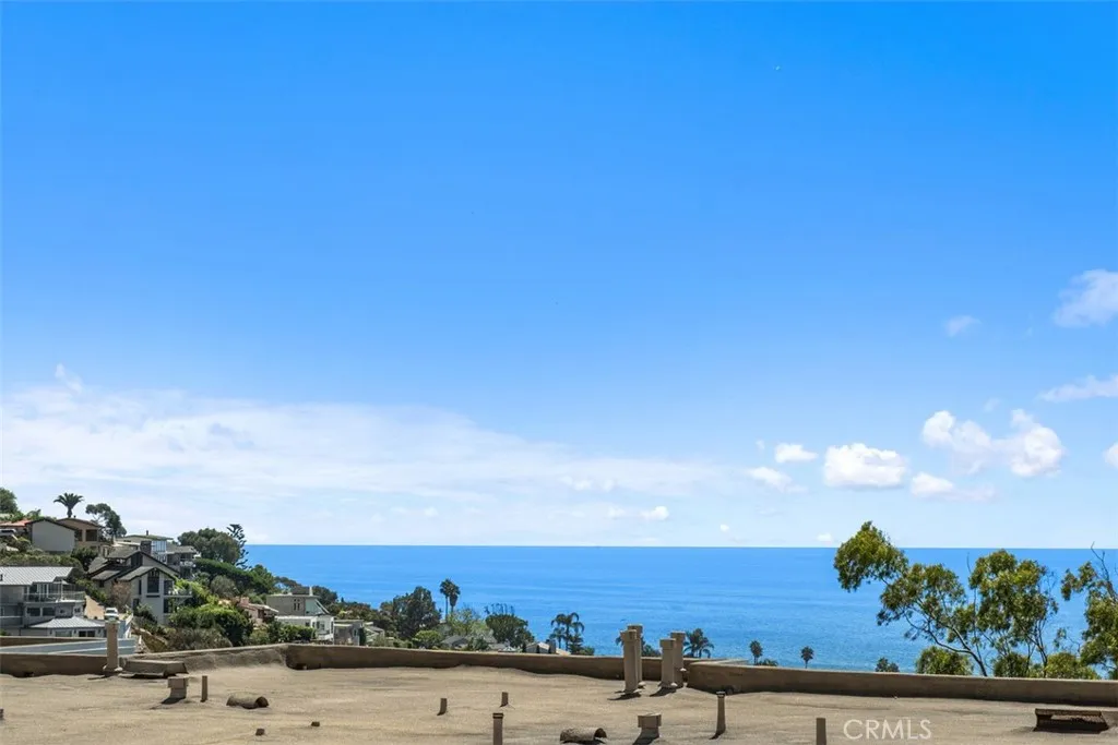 Laguna Beach, California 92651, United States, 2 Bedrooms Bedrooms, ,3 BathroomsBathrooms,Residential,Active,205687