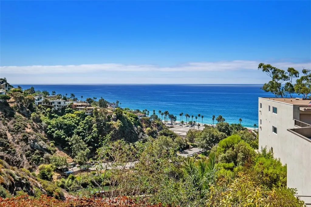 Laguna Beach, California 92651, United States, 2 Bedrooms Bedrooms, ,3 BathroomsBathrooms,Residential,Active,205687