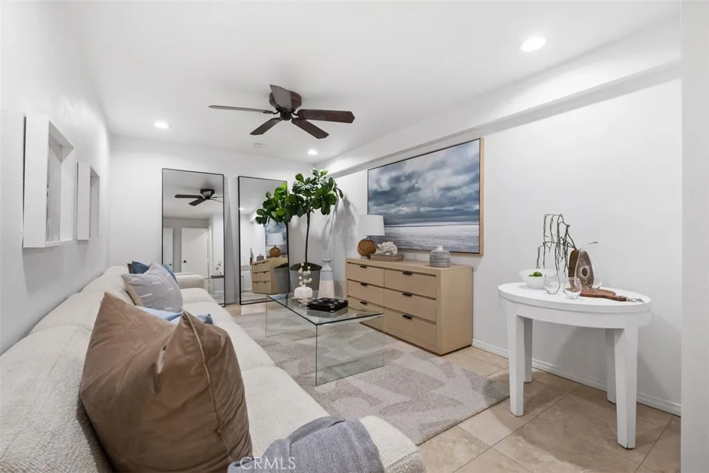 Laguna Beach, California 92651, United States, 2 Bedrooms Bedrooms, ,3 BathroomsBathrooms,Residential,Active,205687