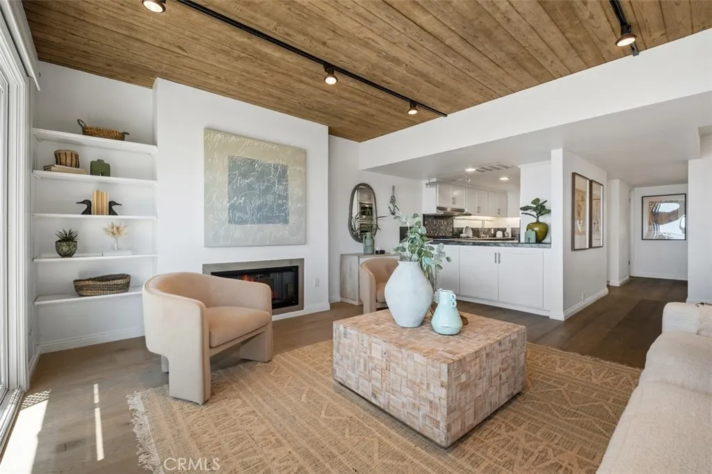 Laguna Beach, California 92651, United States, 2 Bedrooms Bedrooms, ,3 BathroomsBathrooms,Residential,Active,205687