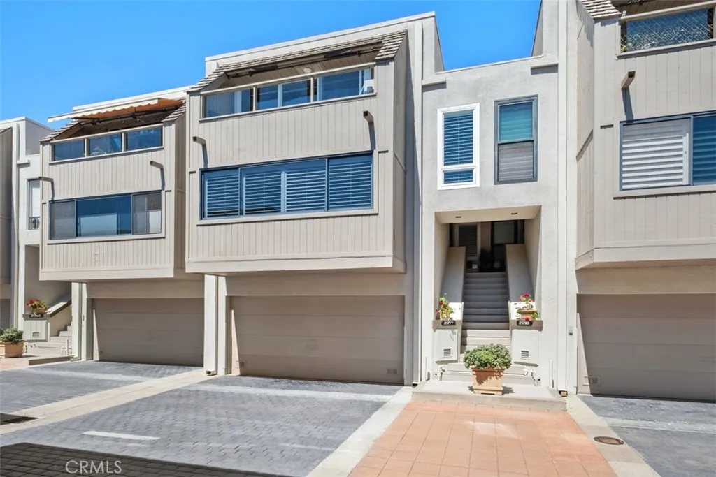 Laguna Beach, California 92651, United States, 2 Bedrooms Bedrooms, ,3 BathroomsBathrooms,Residential,Active,205687