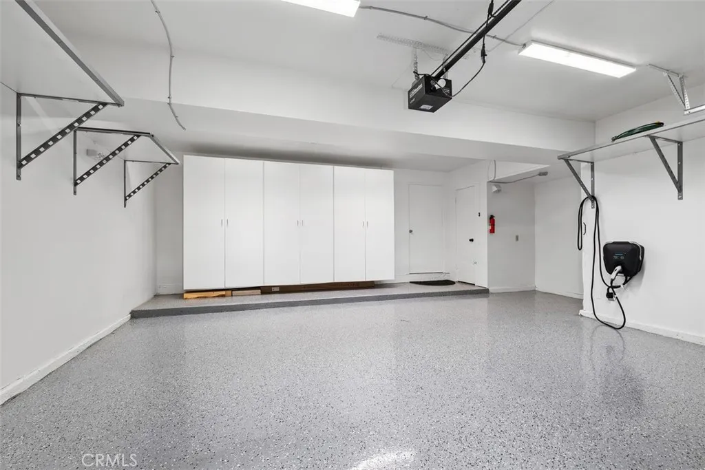 Laguna Beach, California 92651, United States, 2 Bedrooms Bedrooms, ,3 BathroomsBathrooms,Residential,Active,205687