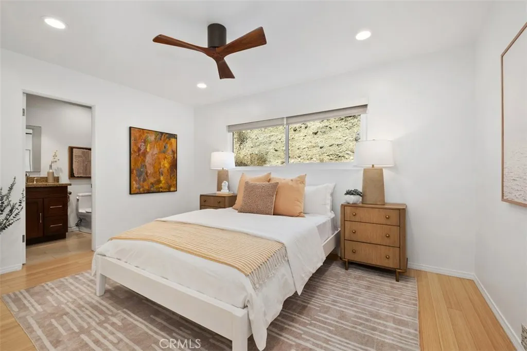 Laguna Beach, California 92651, United States, 2 Bedrooms Bedrooms, ,3 BathroomsBathrooms,Residential,Active,205687